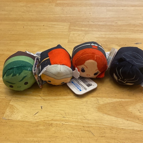 Disney Marvel Tsum tsums set of 4 3 in Black Widow Black Panther Hulk & Thor NWT - Picture 2 of 6